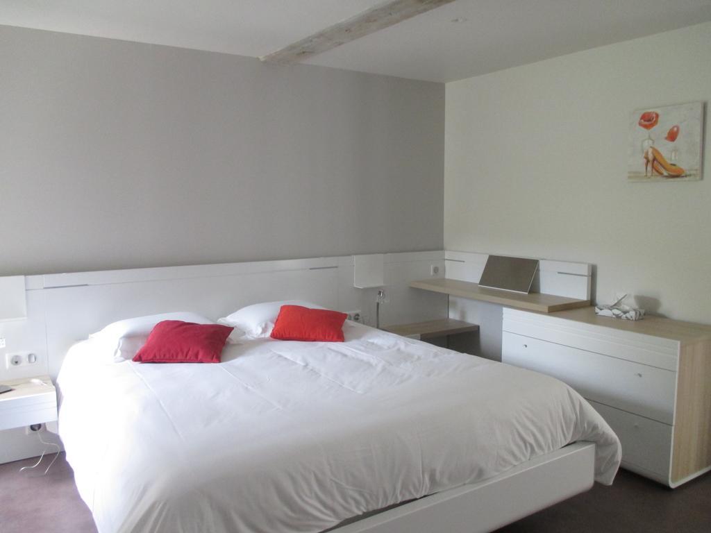 Hotel Le Saint Martin Sablé-sur-Sarthe Habitación foto