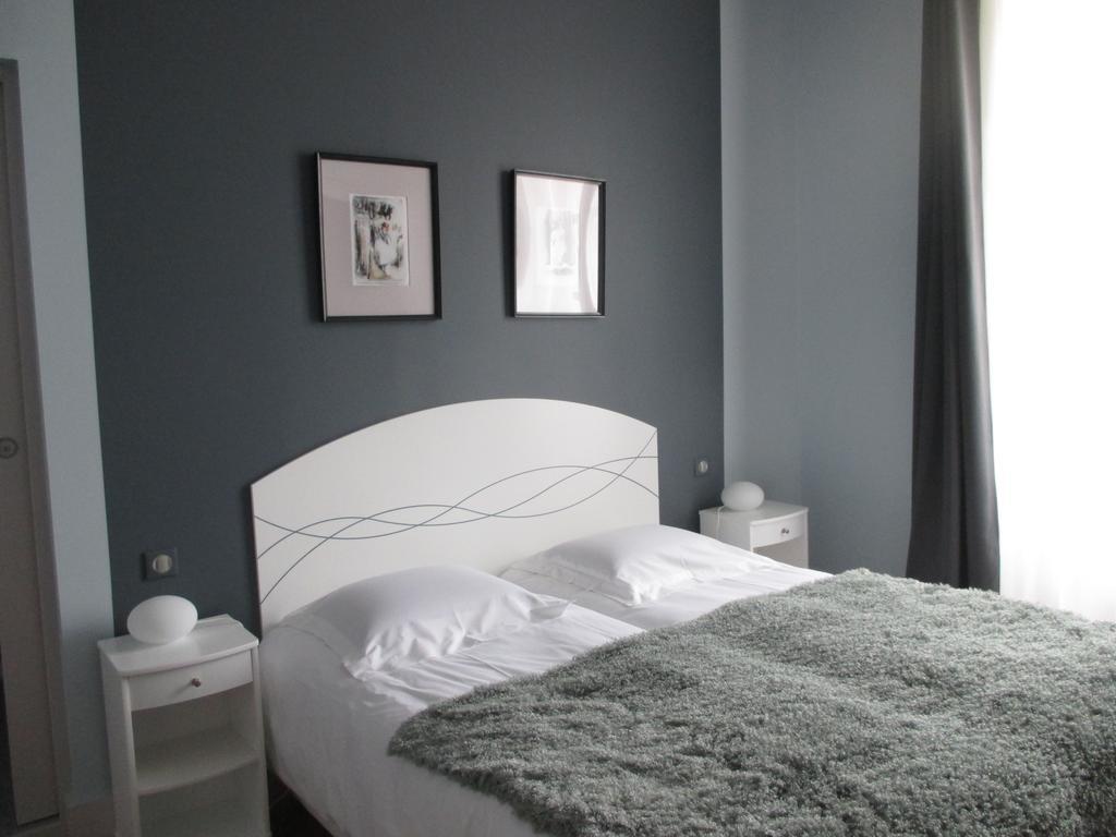 Hotel Le Saint Martin Sablé-sur-Sarthe Habitación foto
